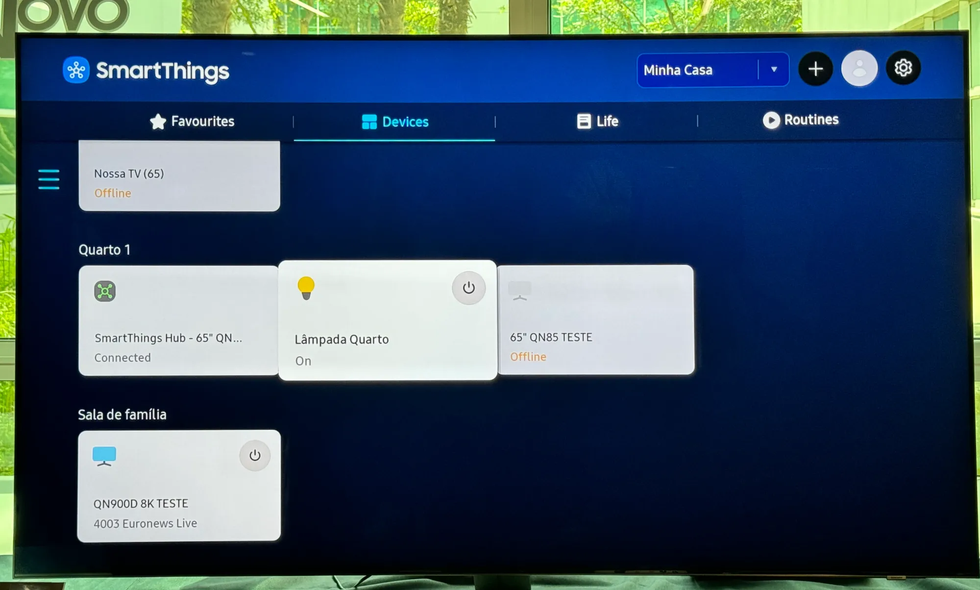 Aplicação de casa inteligente SmartThings integrada numa TV Samsung Neo QLED