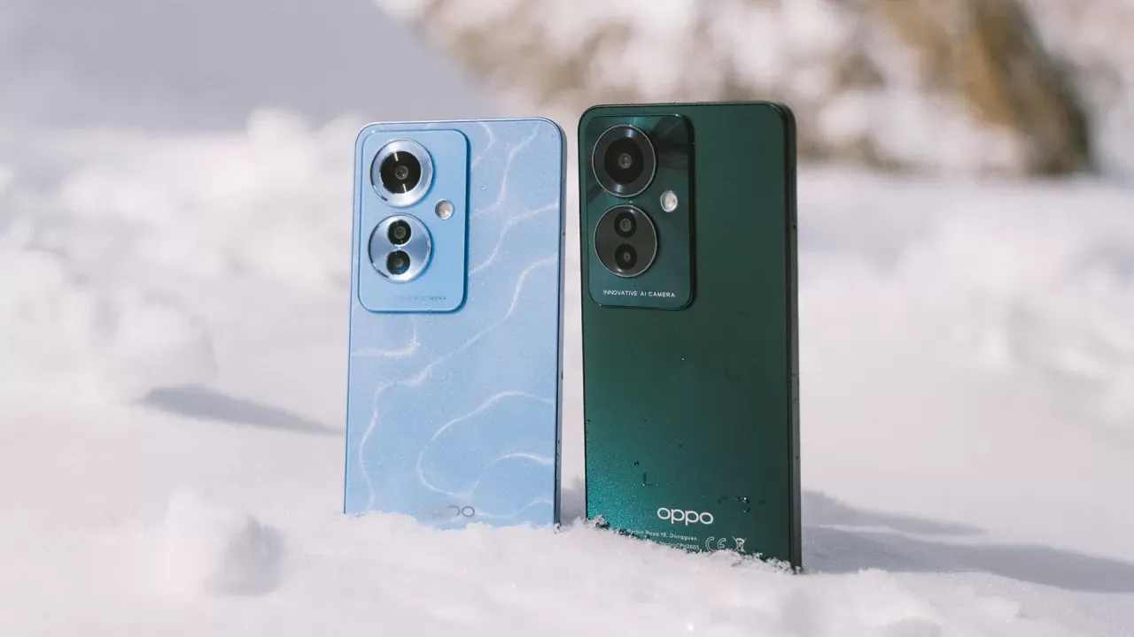 O smartphone OPPO Reno11 F 5G nas cores azul água e preto palma.