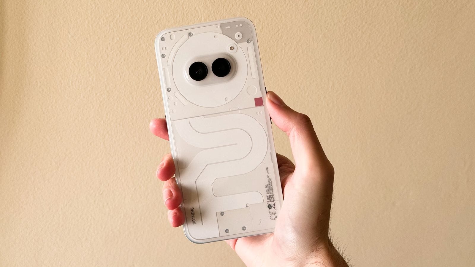 Nothing Phone (2a) na cor Milk