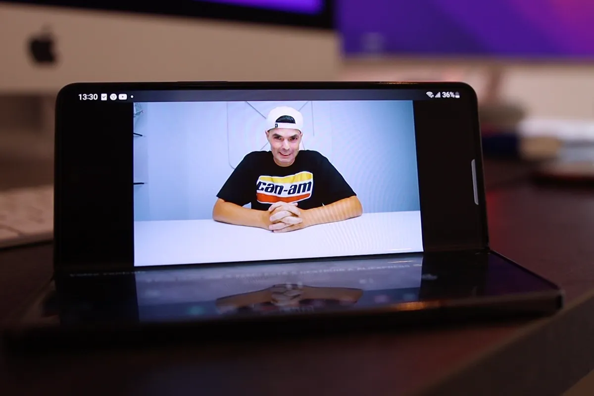 Dois ecrãs que dão gosto de ver vídeo