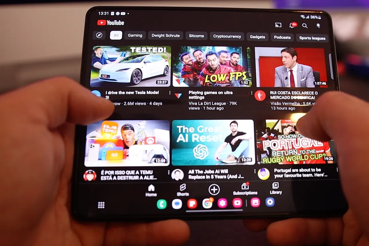 Ver uma série neste smartphone é fantástico pela imagem e som! 