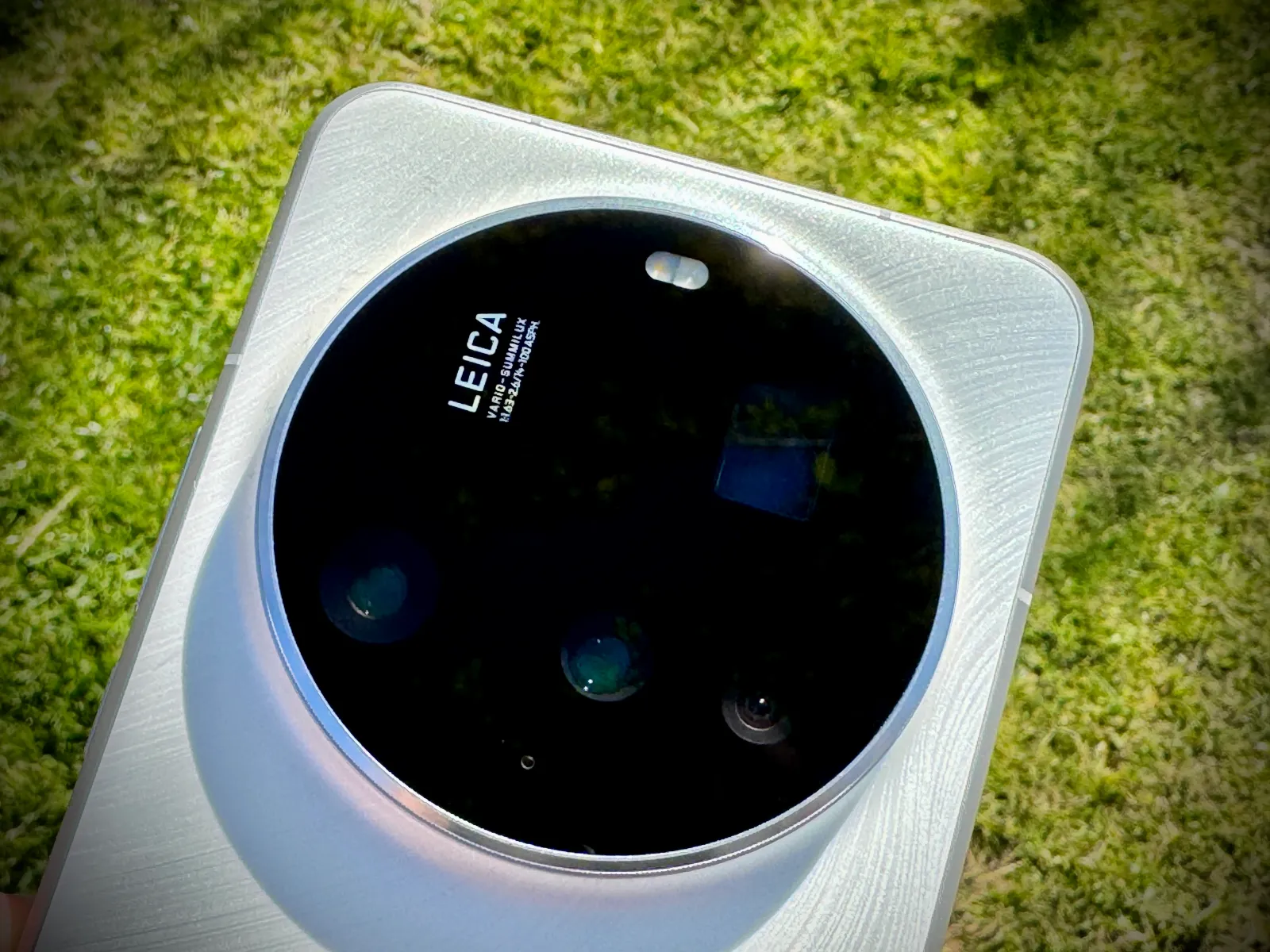 Módulo das câmaras traseiras do Xiaomi 15 Ultra em parceria com a Leica.