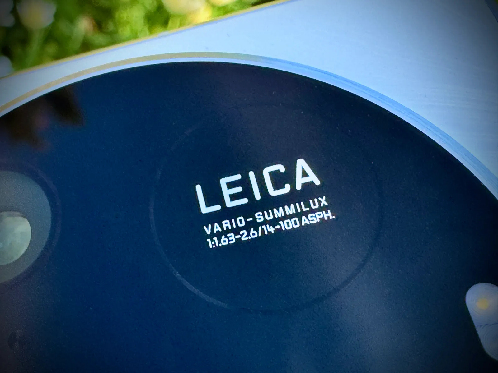 O Xiaomi 15 Ultra traz lentes ópticas Leica Vario-Summilux.