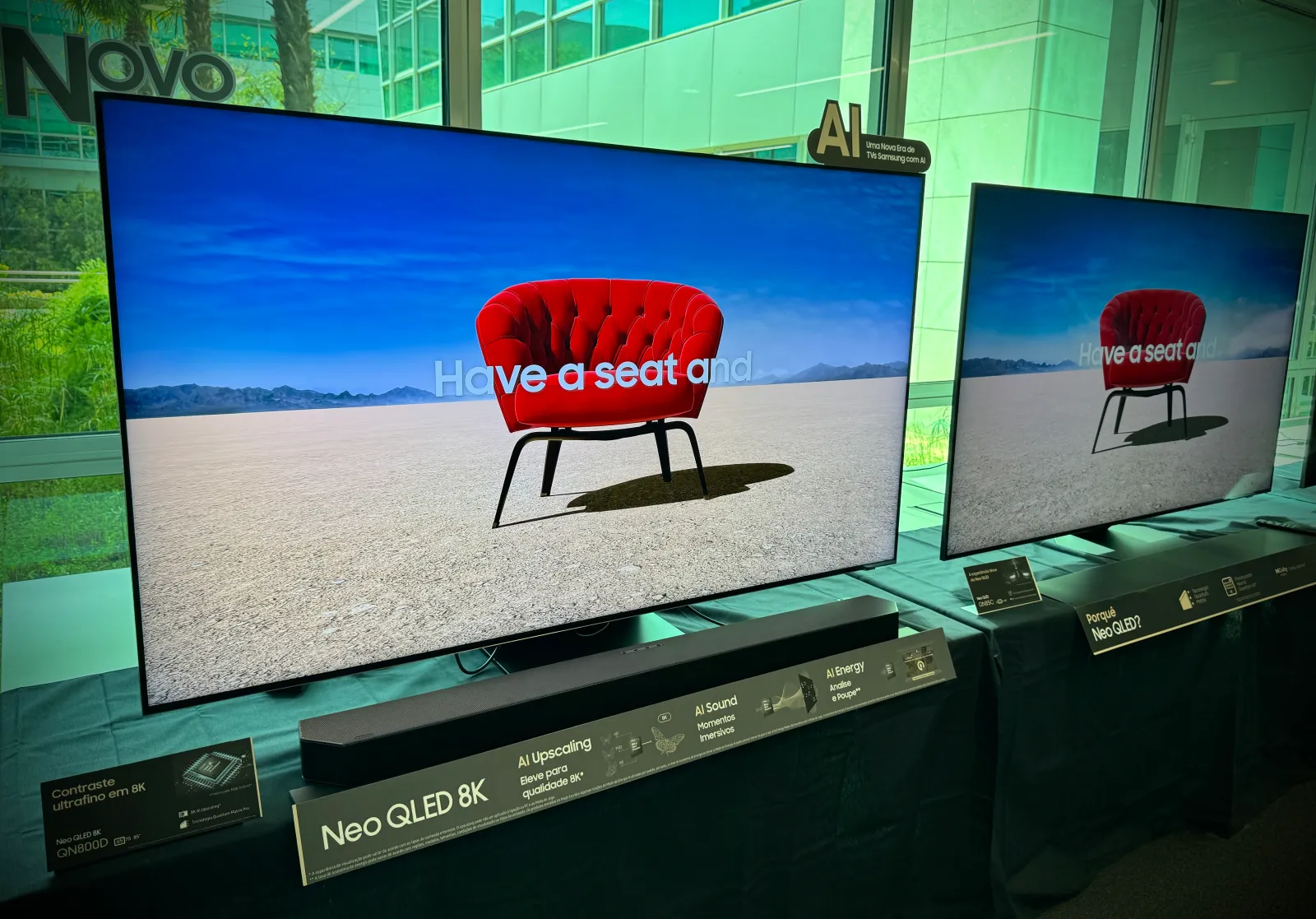 Samsung Neo QLED 8K à esquerda vs a Samsung Neo QLED 4K à direita