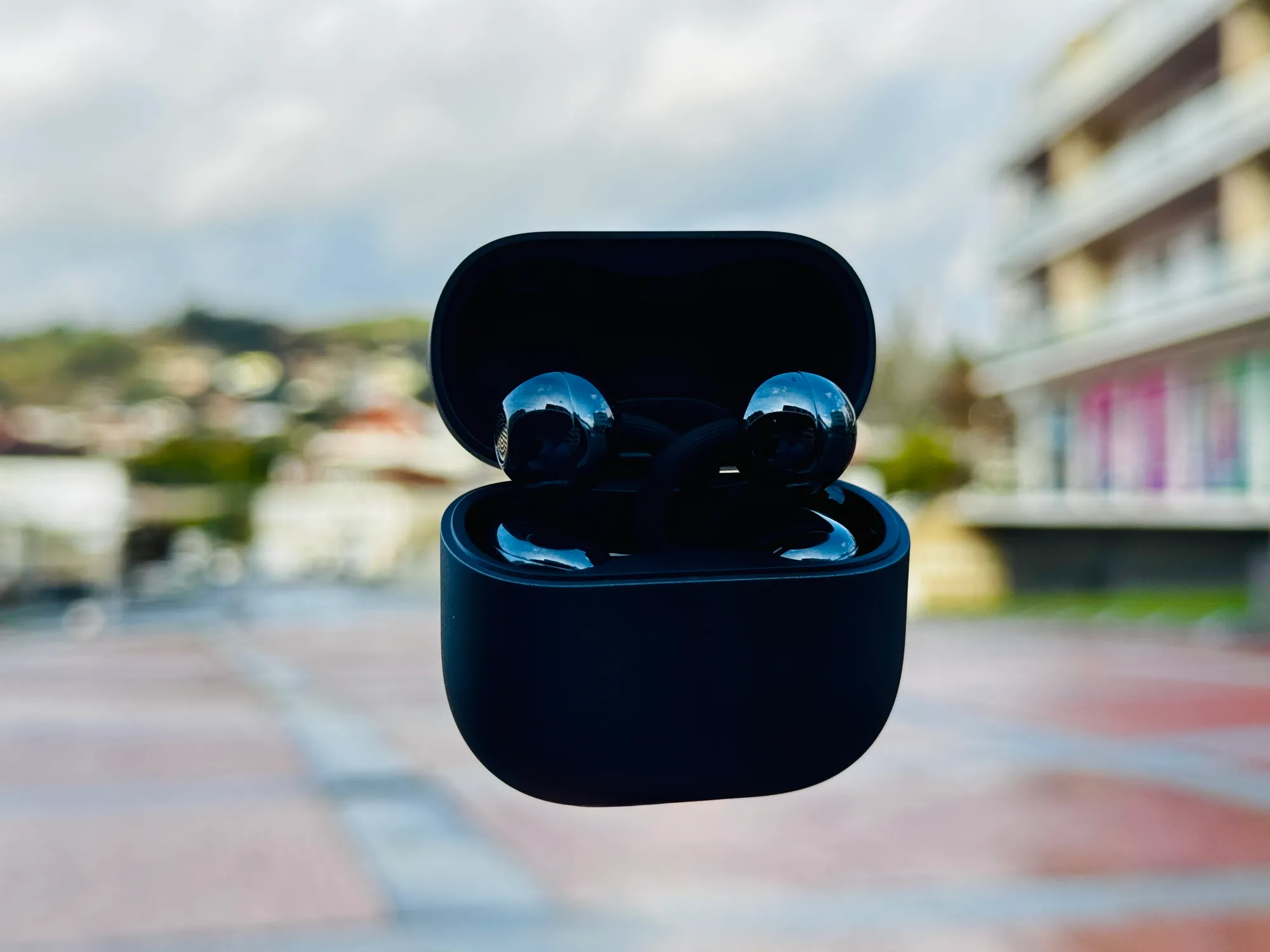 Huawei FreeClip 2 na cor preta.