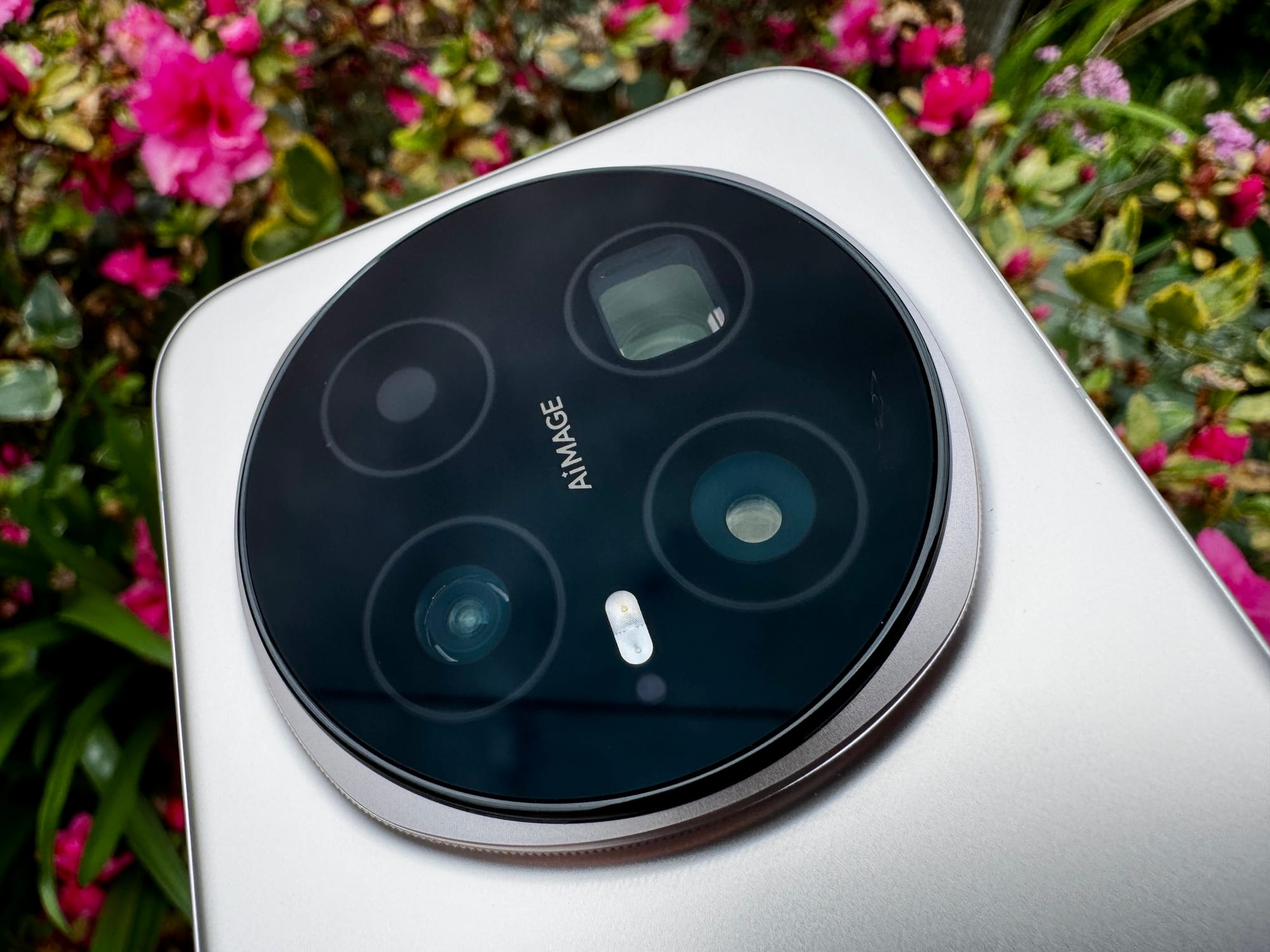 Módulo traseiro das câmaras do Honor Magic8 Pro.