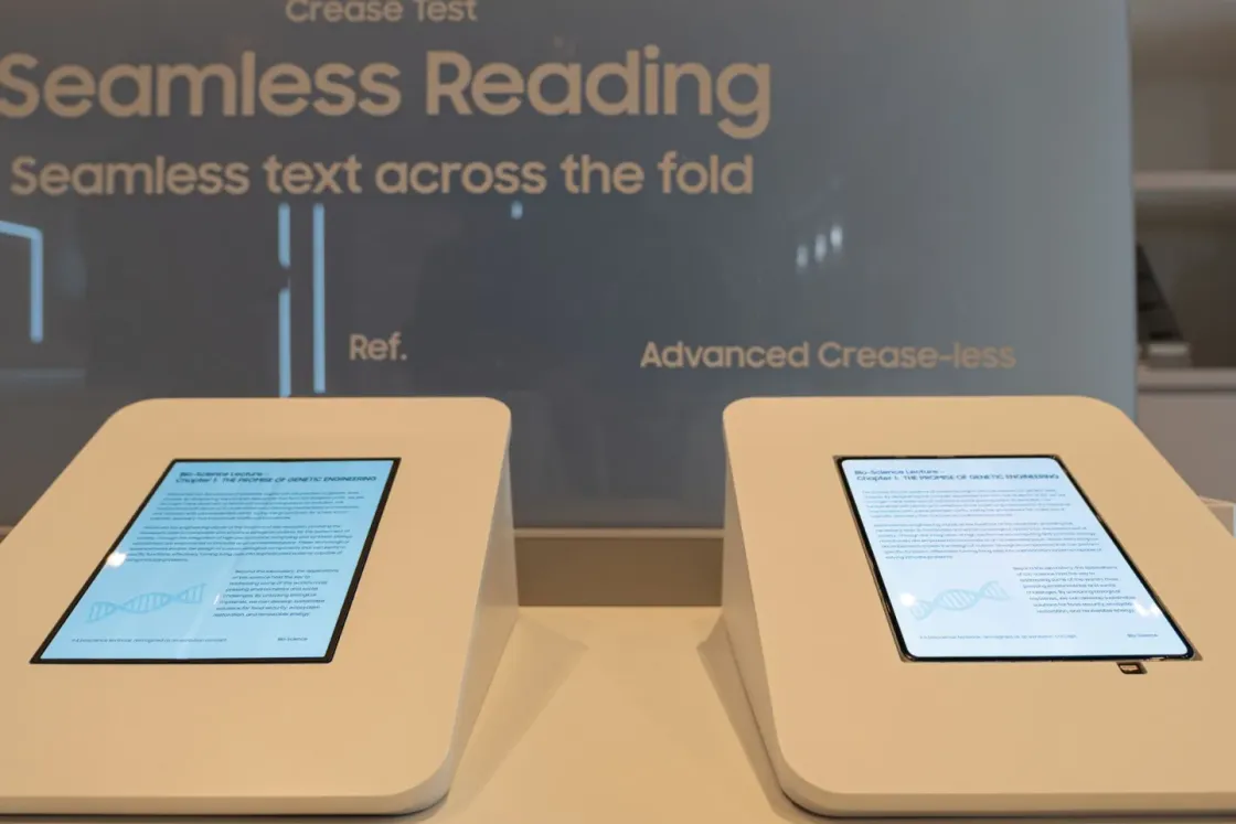 Samsung revela ecrã dobrável sem dobra visível: será o painel do Galaxy Fold 8 e do iPhone Fold?