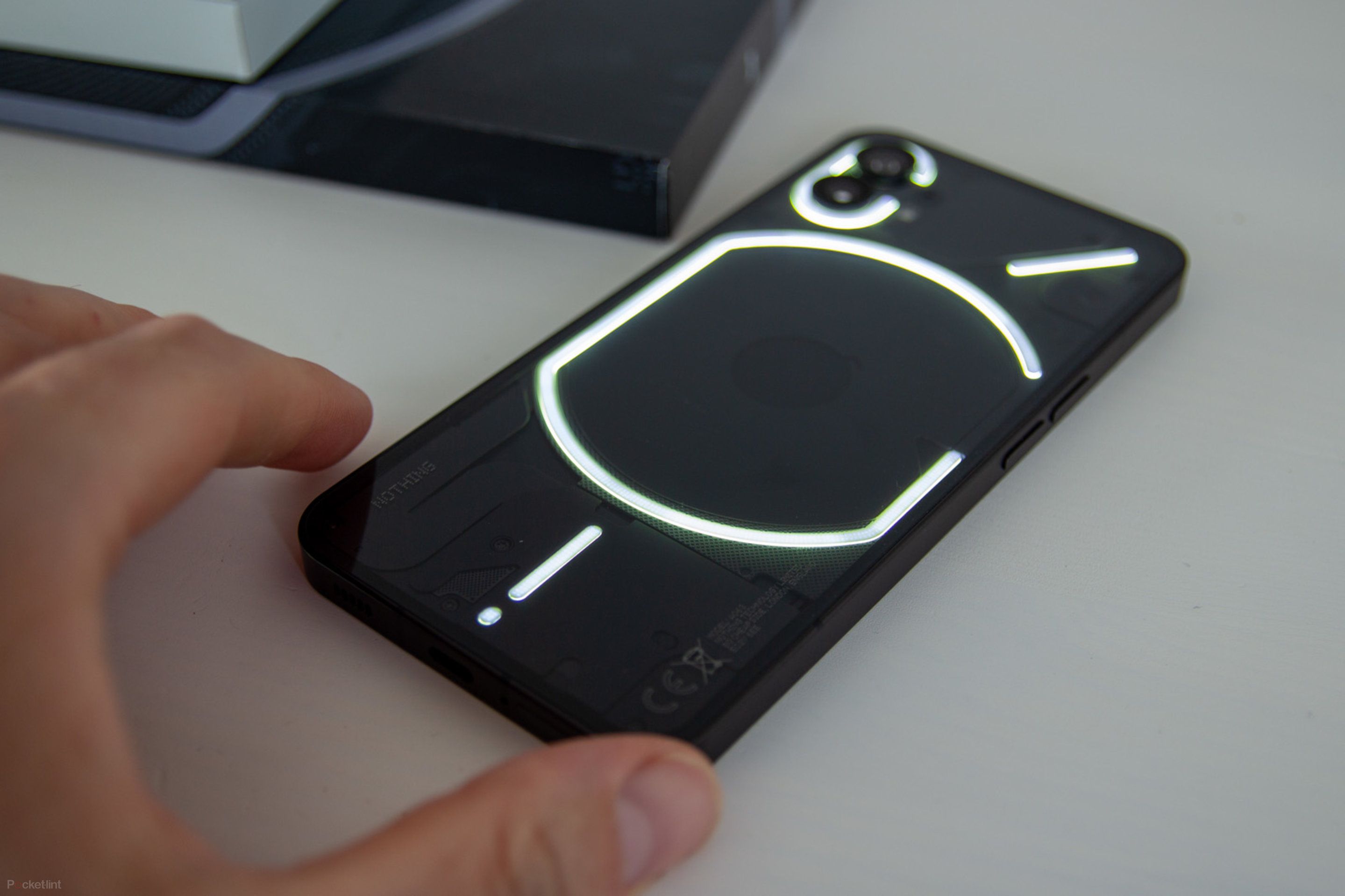 Interface Glyph do Nothing Phone impressiona e estabelece novos padrões de design entre os smartphones