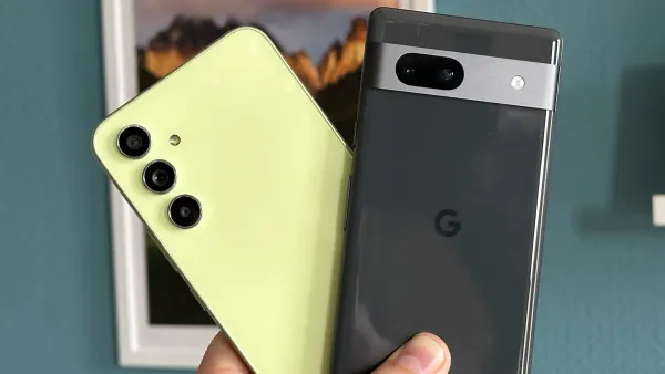 Google Pixel 7a vs Samsung Galaxy A54: qual o melhor gama média atual?