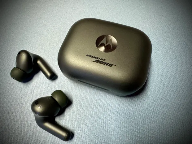 Auriculares Motorola Moto Buds+ Sound by Bose (Review)